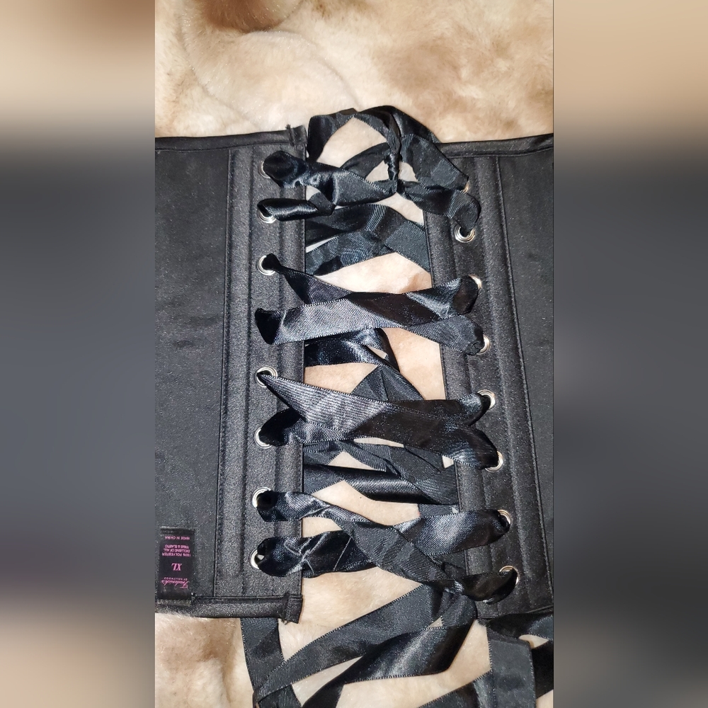 ♡SALE♡ M,L,or XL Corset Waist Cincher FoH - Picture 7 of 15